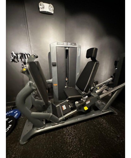 (Pre-Owned) True Fitness Palladium Series SPL-0300 Seated Leg Press