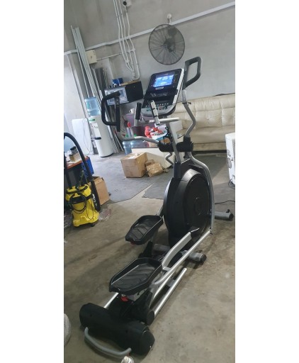 ( Certified Pre-owned ) Spirit XE395 Elliptical
